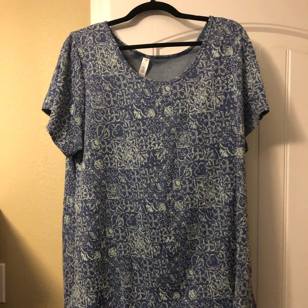 LuLaRoe 2xl Classic Tee. Worn once!